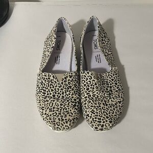 TOMS Animal Print Canvas Slip-Ons ladies size 8